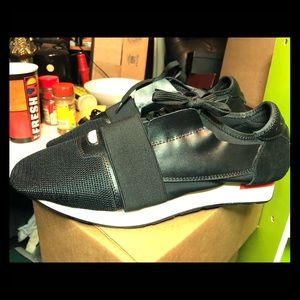 Ballanciagra running sneakers NWOT